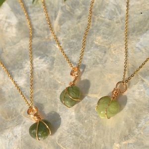 DAINTY JADE HEART NECKLACE